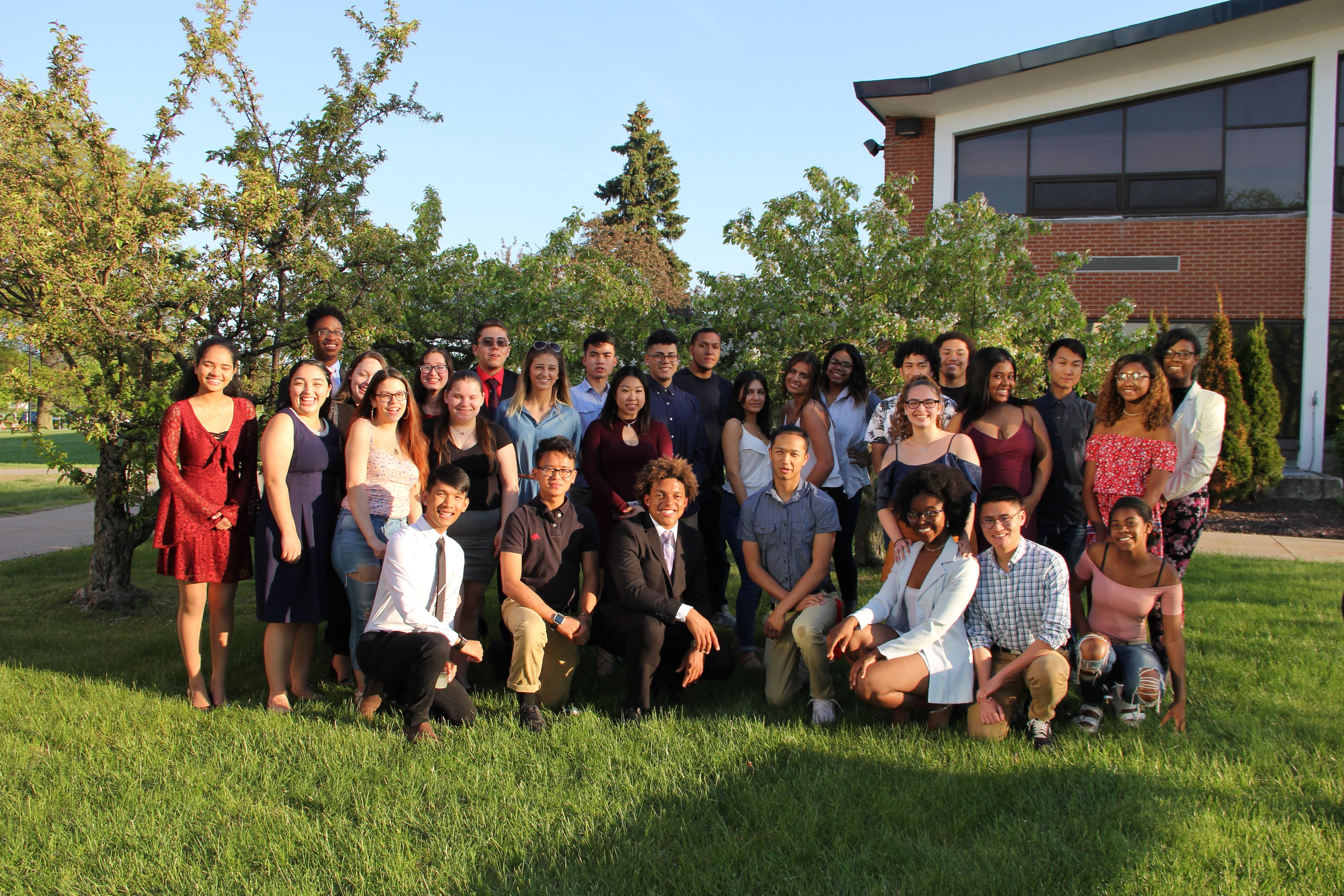 Senior ceremony for 年轻的利记sbo students.